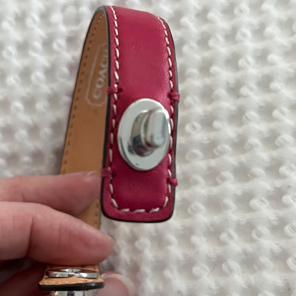 New Coach Leather Wrap Turnlock Bracelet Fuchsia/Magenta/Hot Pink - Picture 9 of 14